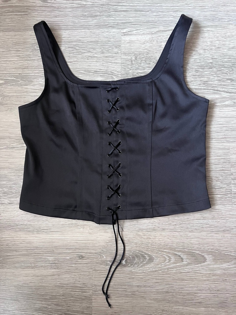 le chateau Black Lace-Up Cropped Tank
